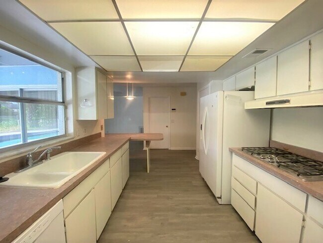 Building Photo - 3/2 Split Plan Pool Home in Indian Trails - Available 8/7
