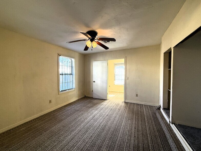 Building Photo - 1800 SW 15th St