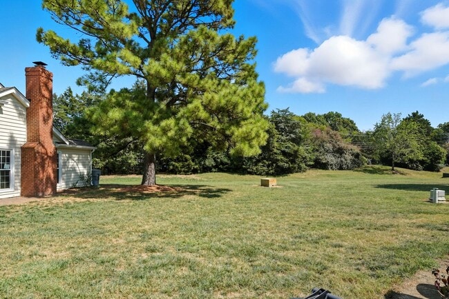 Building Photo - 9221 N Vicksburg Park Ct