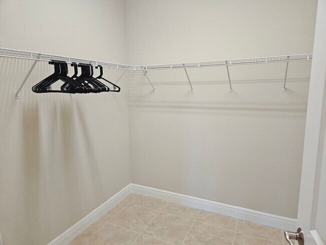Building Photo - 10468 Crooked Crk Dr