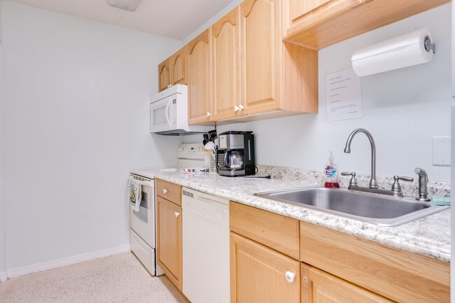 Building Photo - 2-bedroom Condo at Indigo Lakes