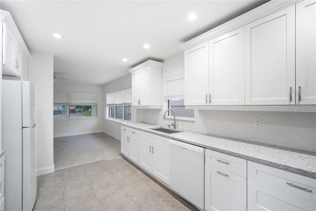 Building Photo - 10237 Tarpon Dr