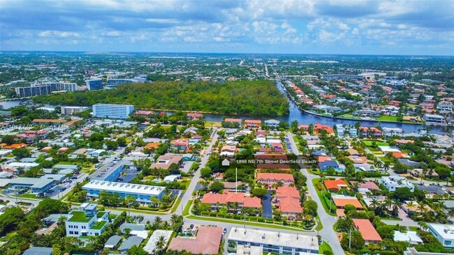 Building Photo - 1998 NE 7th St