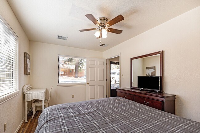 Building Photo - 62 Curlew Pl