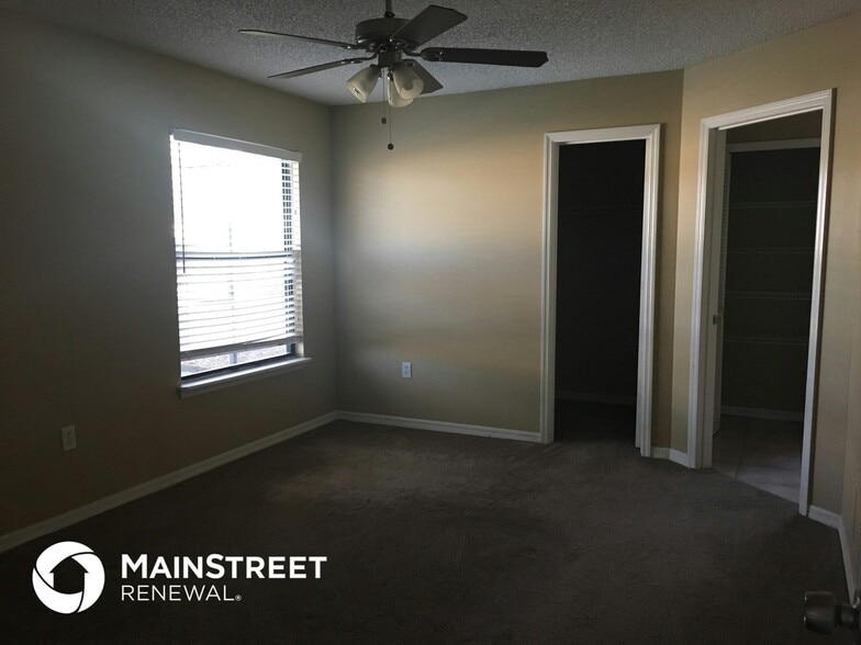 Building Photo - 2348 Ainsworth Ave