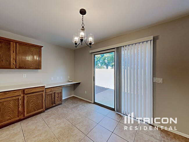 Building Photo - 43714 Cale Dr