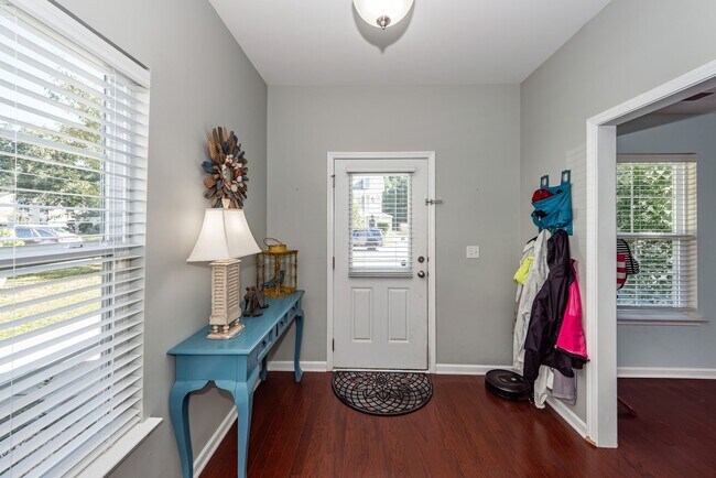 Building Photo - 4 Bedroom, 2.5 Bathroom Home in Brownswood...