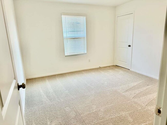 Building Photo - 4104 Home Pl Rd