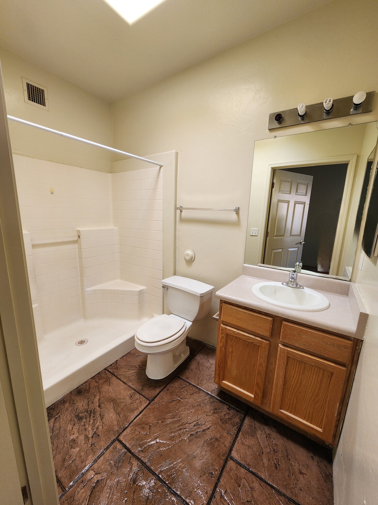 Building Photo - 3118 E Blacklidge Dr