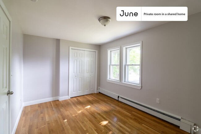 Building Photo - 678 Bennington St