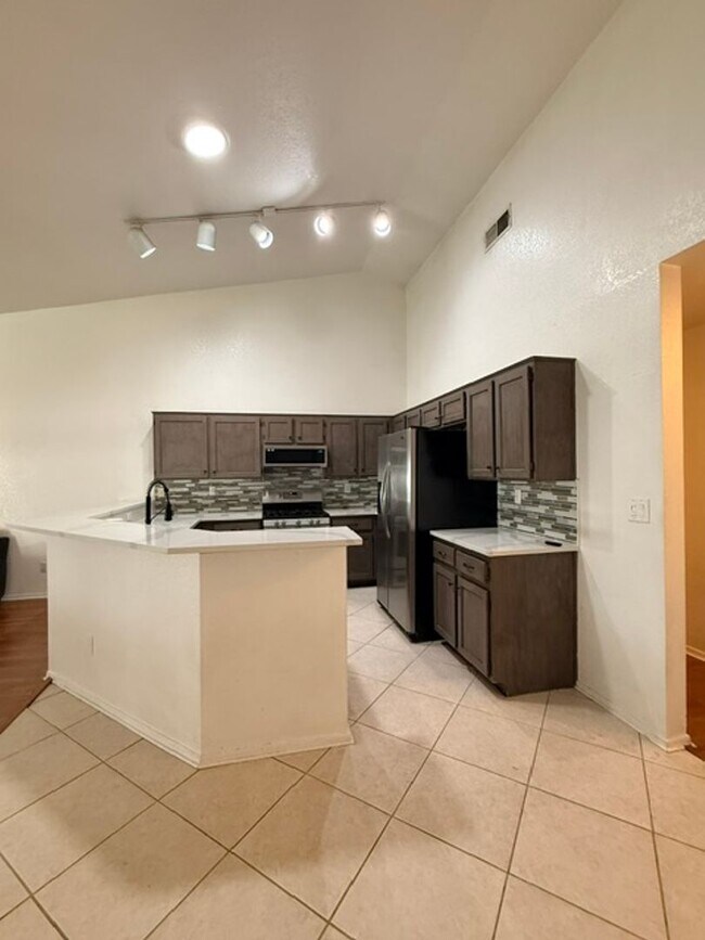 Building Photo - 875 E Serpentina Ave