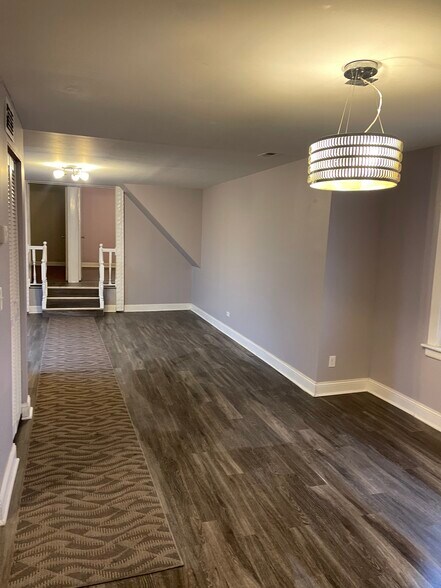 Building Photo - 2913 N Narragansett Ave