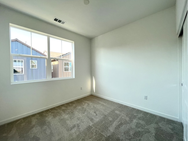Building Photo - 3 bed, 2.5 bath in Ontario, CA!