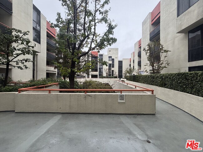 Building Photo - 222 S Central Ave