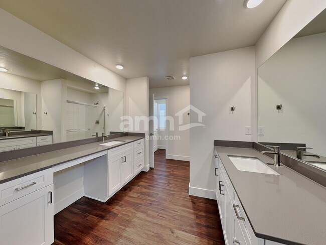 Building Photo - 1317 E Old Mesquite St