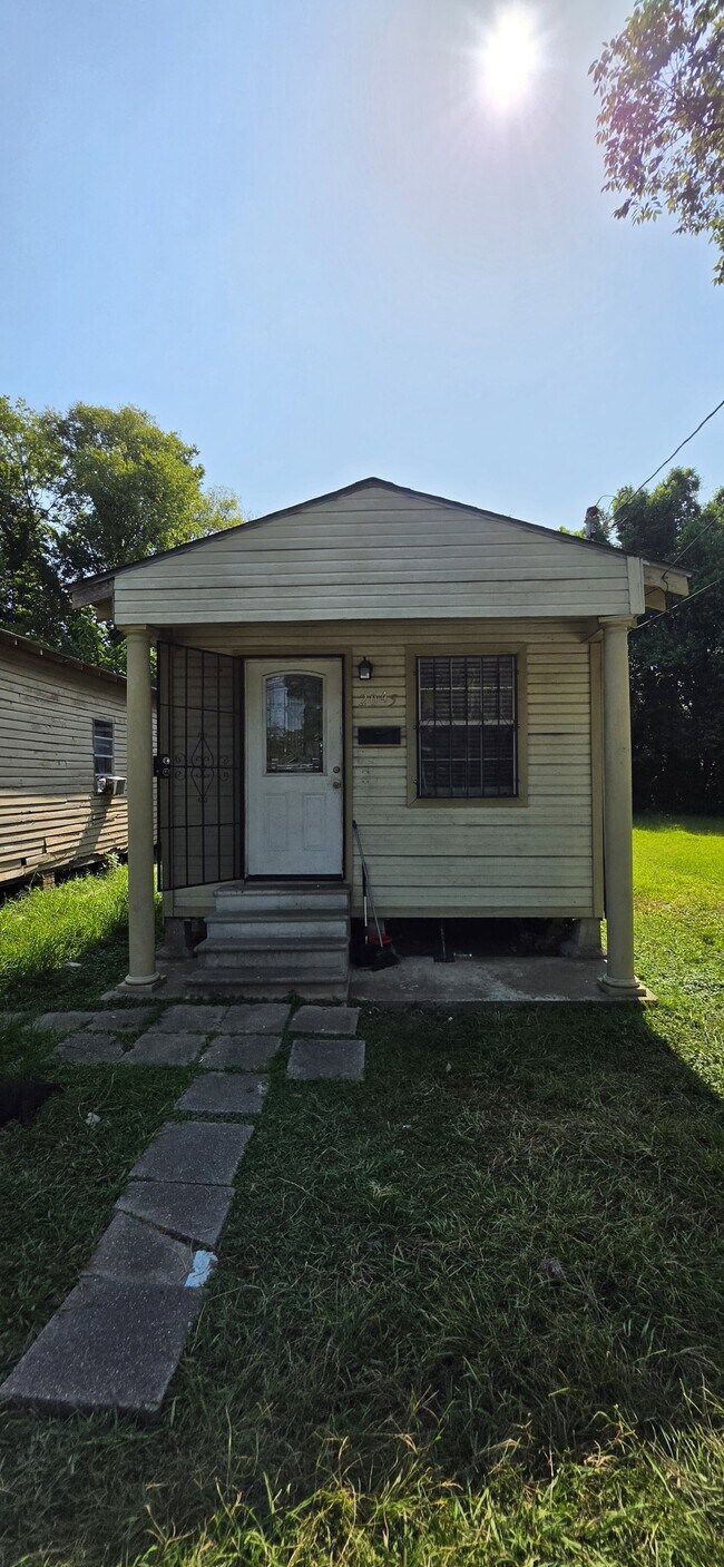 Building Photo - 2045 Maryland St
