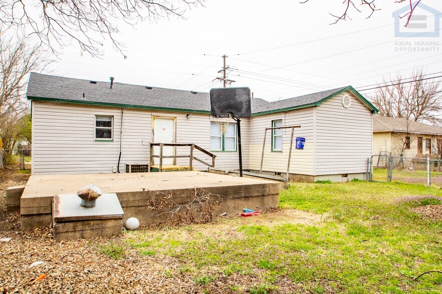 Building Photo - 2206 NW 19th St