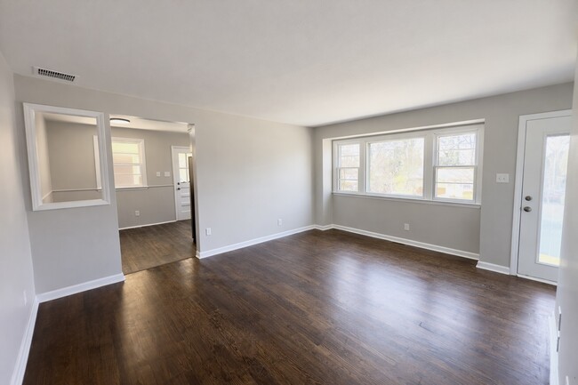 Building Photo - 108 Revere Dr