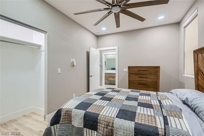 Building Photo - 7074 Pinebrook Ct