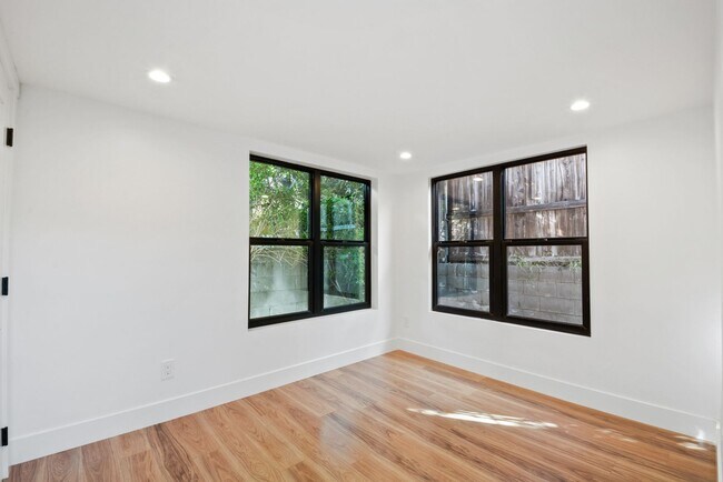 Building Photo - 1105 Stanford Ave