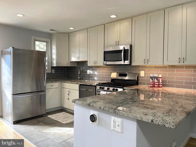 Building Photo - 108 G St SW