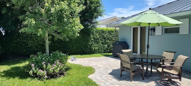 Building Photo - 9583 SE Little Club Way S
