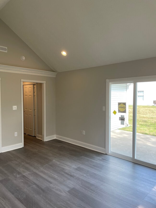 Building Photo - 10717 N Park Ave