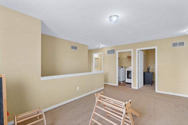 Building Photo - 430 Rockcrest Way