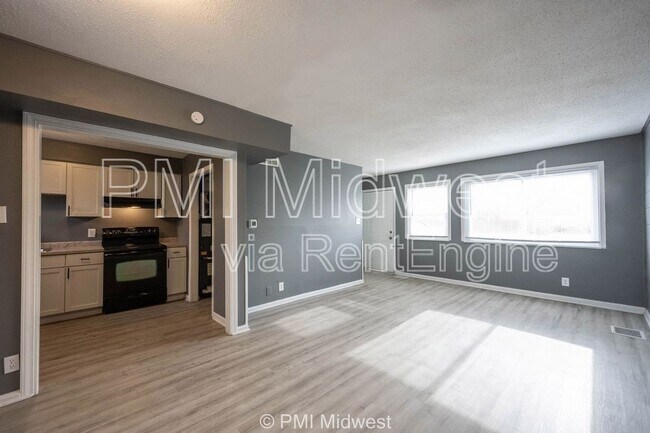 Building Photo - 6056 E 16th St