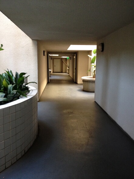 Building Photo - 13112 Valleyheart Dr