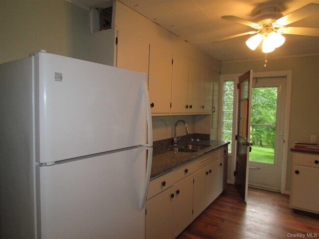 Building Photo - 361 NY-376