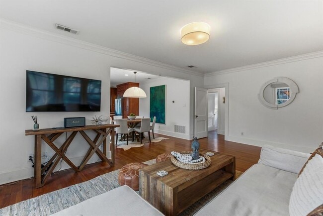 Building Photo - 1601 Alta Vista Ave