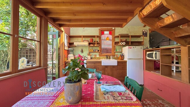 Building Photo - Charming Cabin Cottage Loft with Rustic Wa...