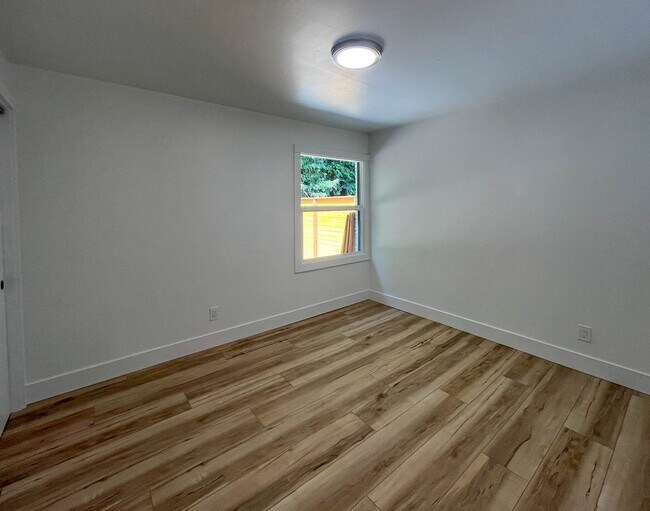 Building Photo - Charming NE Portland Apartment Near Parks, Shops & Transit