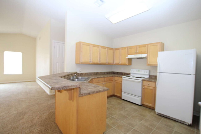 Building Photo - Pet Friendly 4BR Near NAS, Beaches & More!...