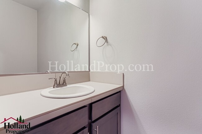 Building Photo - Amaizing 5-Bedroom, with Pergola! Move in special $300 off first month rent*** NEW PRICE at $2,750!