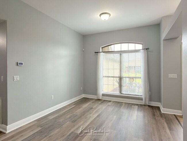 Building Photo - 6185 Autumn Pines Cir