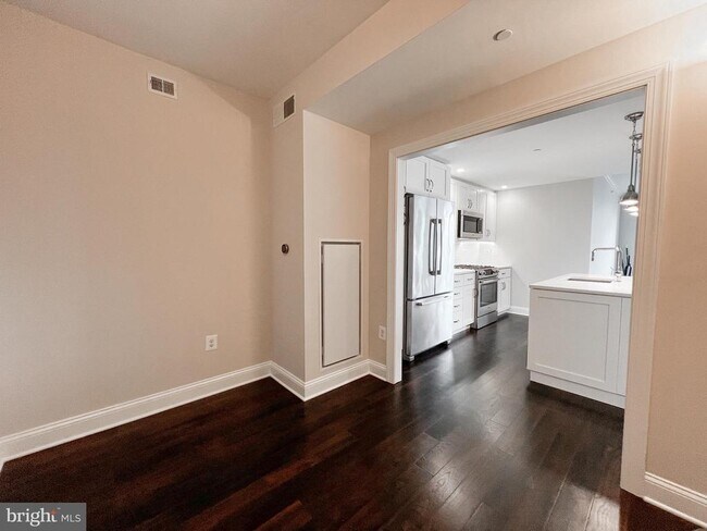 Building Photo - 4915 Hampden Ln