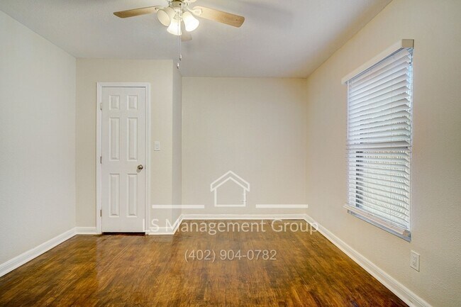 Building Photo - 609 Taft Blvd