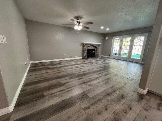 Building Photo - 12580 Fairoaks Ln