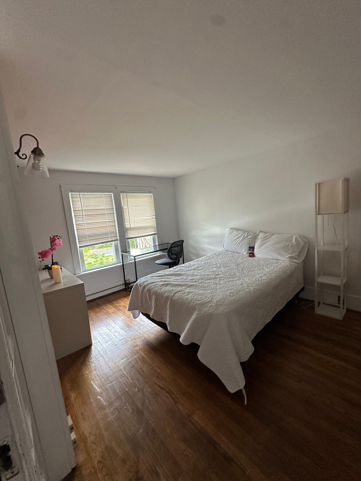 Building Photo - 765 S Aurora St