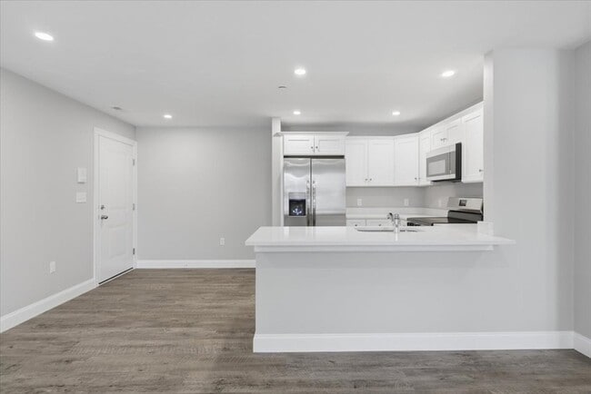 Building Photo - 204 Central St