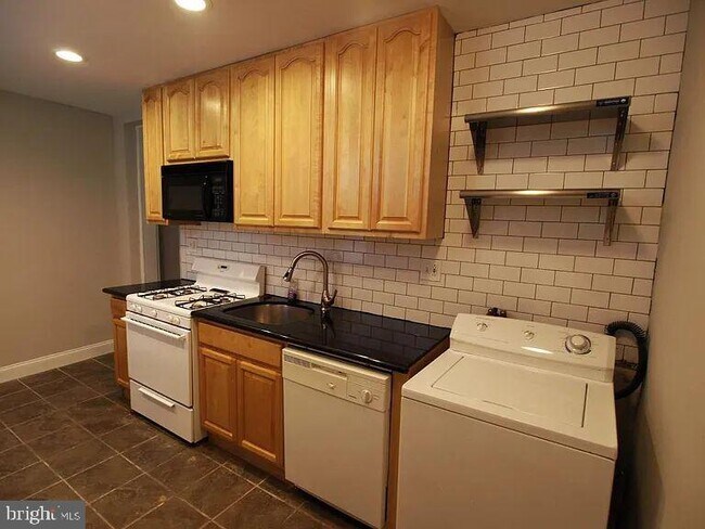 Building Photo - 4335 Fleming St