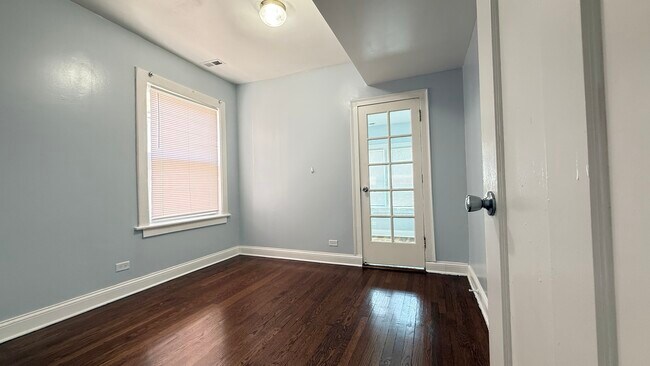Building Photo - 3615 N Troy St