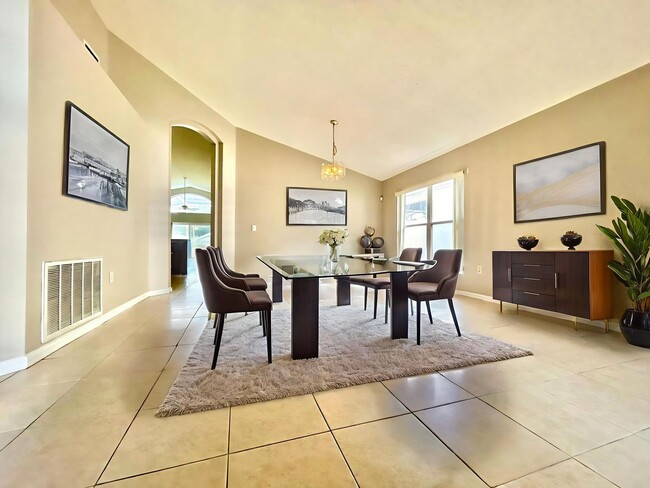 Building Photo - Davenport Gem: 4Bedrooms/ 2Baths pool home!