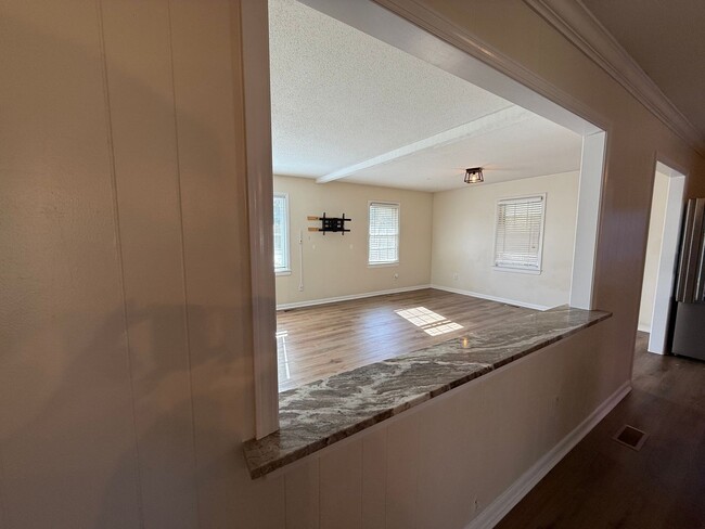 Building Photo - Christmas Move-In Special!! $500 off first month's rent - UTILITIES, LAWN CARE, WIFI, GARBAGE INC...