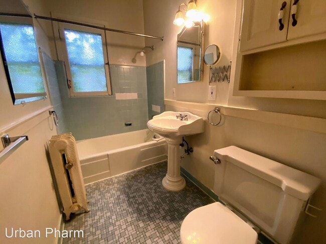 Building Photo - 201 Morris Ave SE