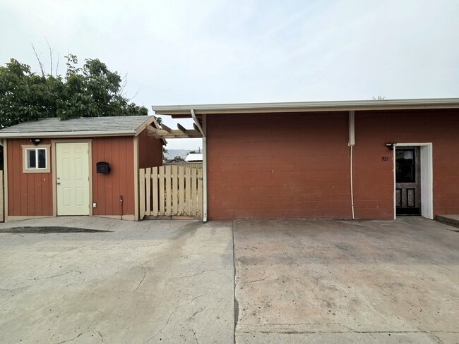 Building Photo - 921 S Walker Ave