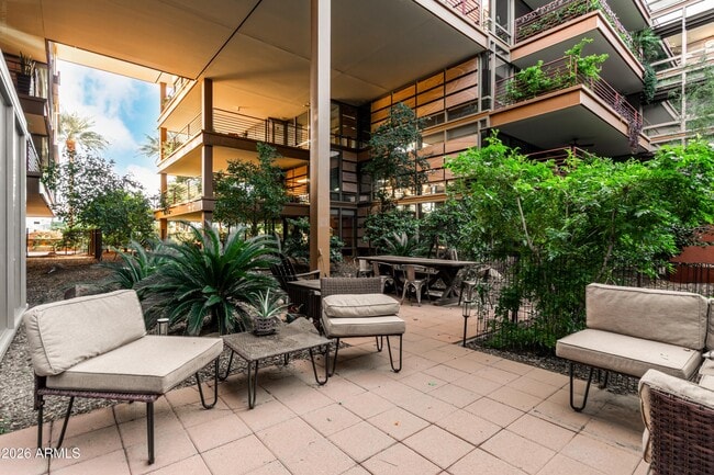 Building Photo - 7137 E Rancho Vista Dr