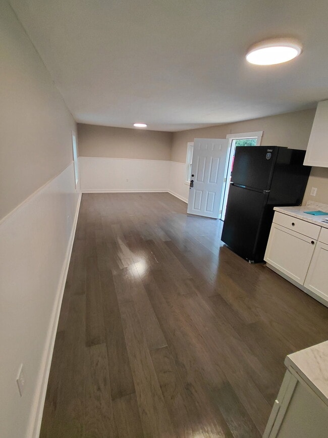 Building Photo - 223 Stinson Dr
